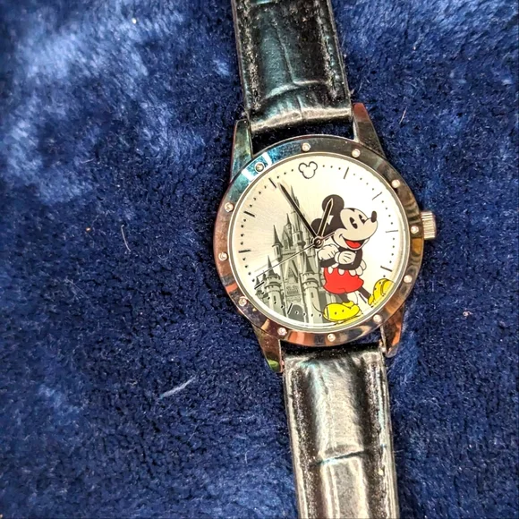 Disney | Accessories | Vintage Silvertone Mickey Mouse Watch  display picture 1
